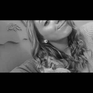 Meet your Posher, Sydni